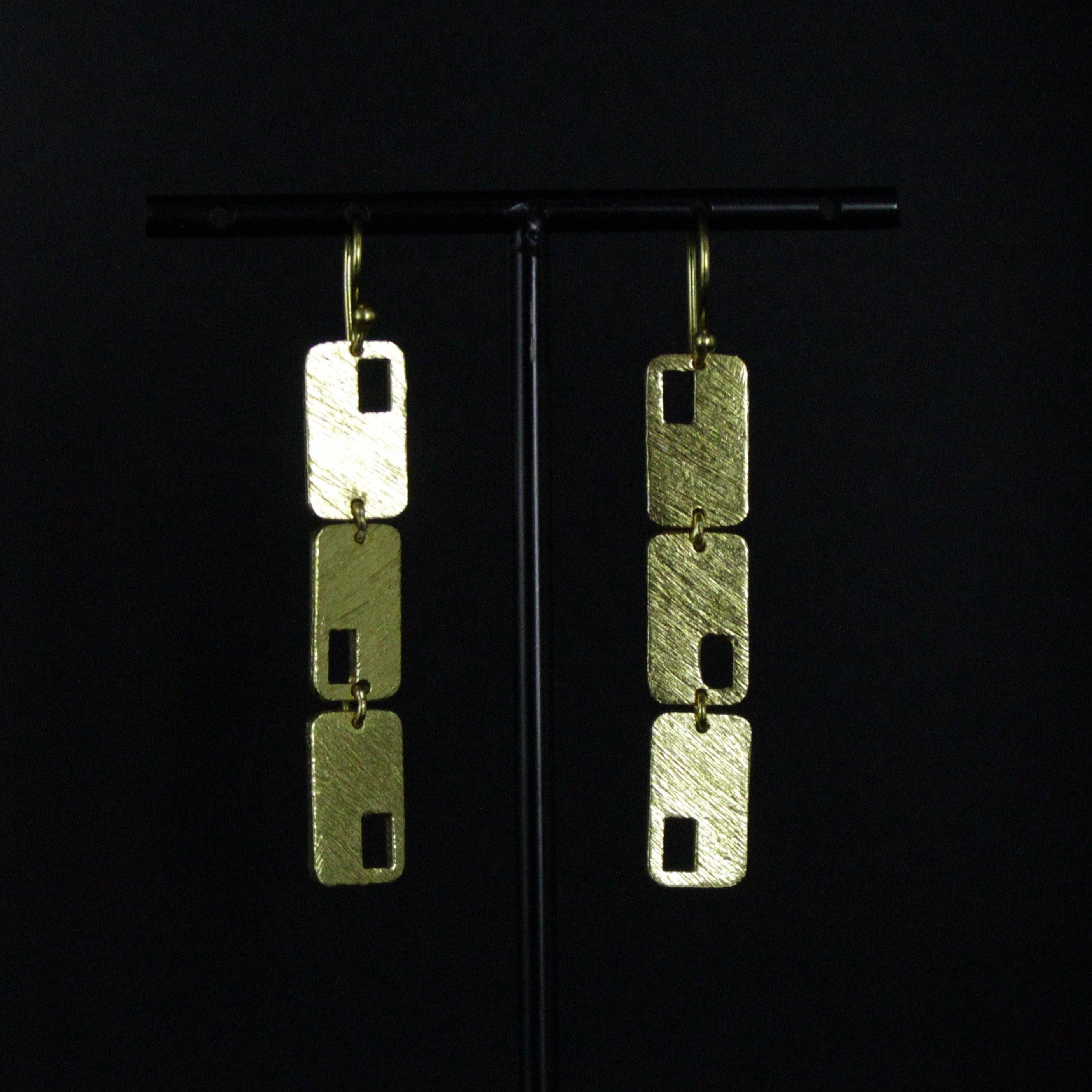 LA MAR - Wholesale Dangle Earrings - EL BESO gold-plated earrings - Design with character3
