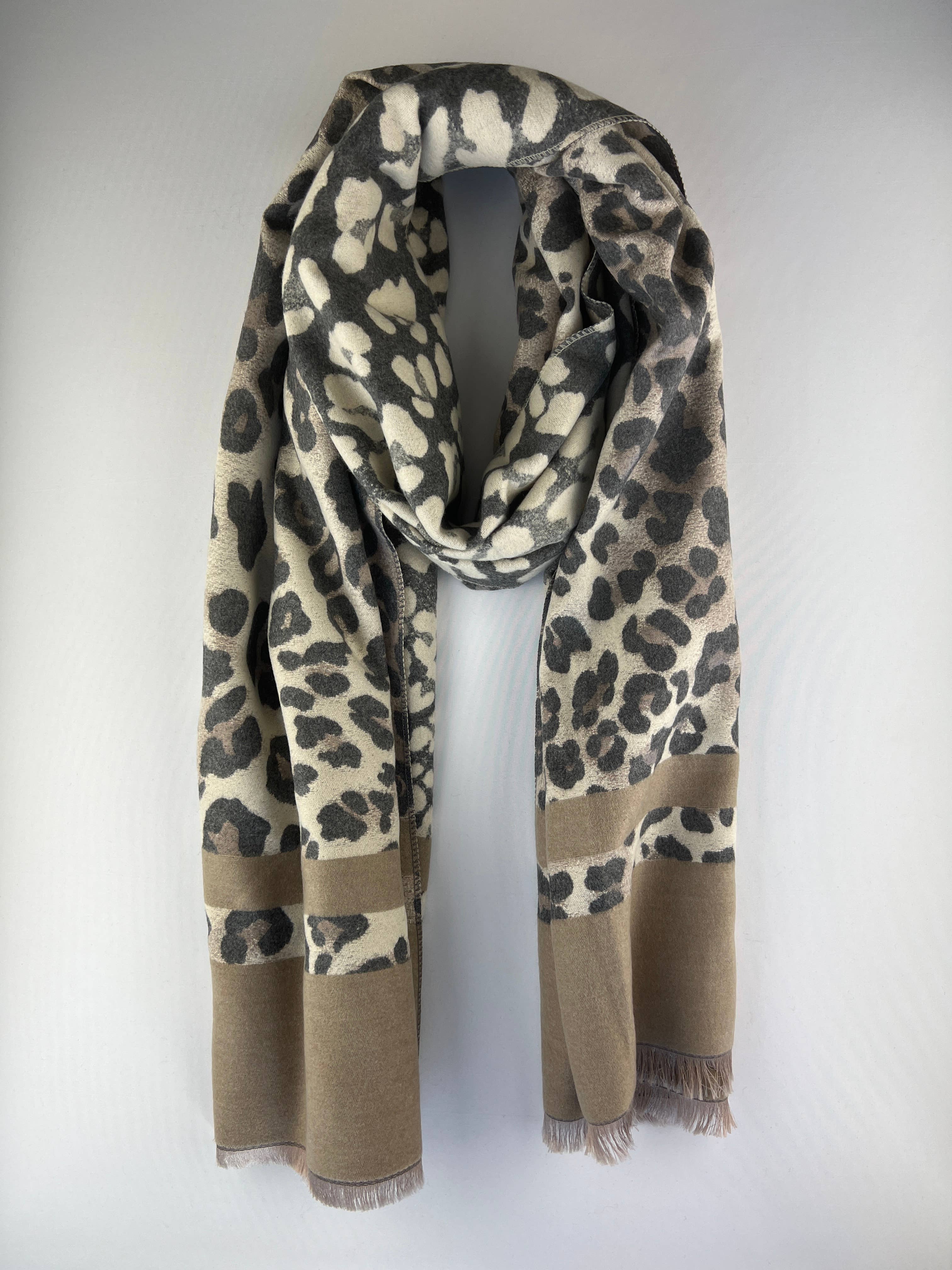 L'Emotion – wholesale Scarf – Women's – Leopard Pattern Scarf & Solid Stripes with Fringes 30% Cashmere4