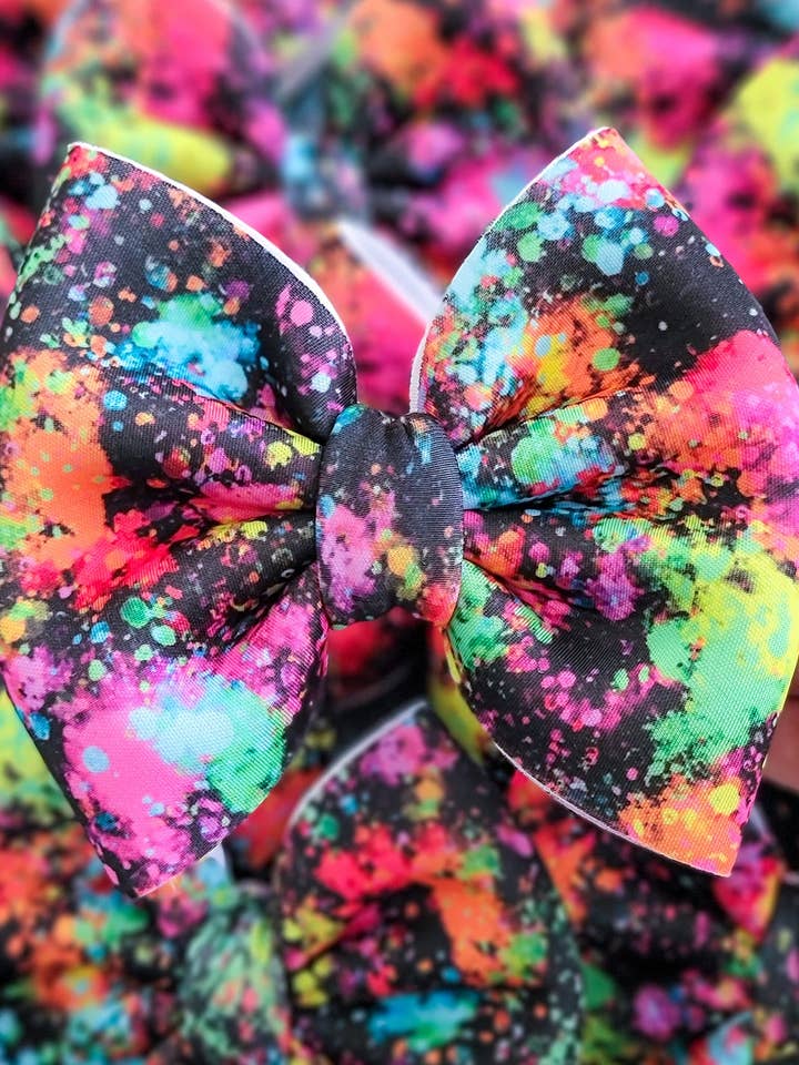 Puffy Savannah Bow-Neon Splatter for engroshandel hos Dainty Delights Creations
