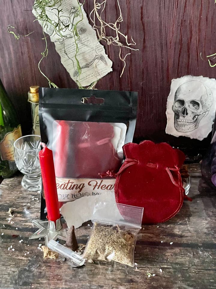 Kit de sac Mojo Beating Heart Love/Romance pour la vente par Black Dahlia Boutiques