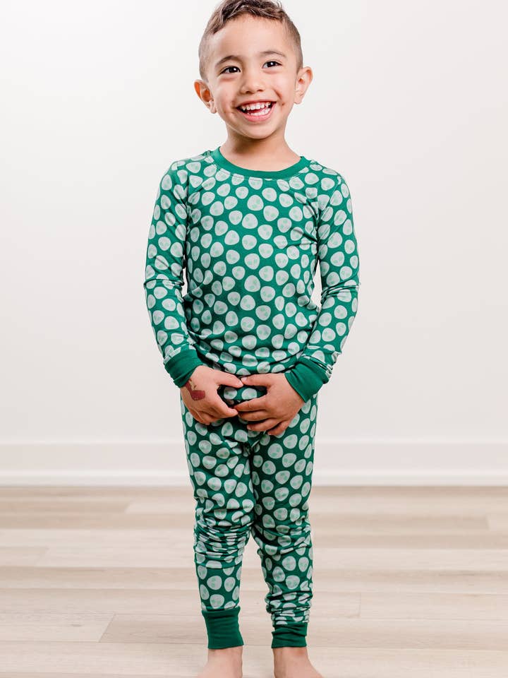 Ensemble de pyjamas 2 pièces en bambou pour enfants - Alien Invasion Green pour la vente par Moon Fruit Jammies