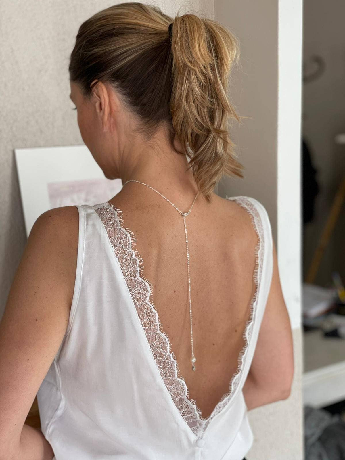 L'atelier du 6 – Engroshandel Lariat/Y-hal halskæde – Rygfri halskæde med sølvkæde og elfenbensfarvede perler7