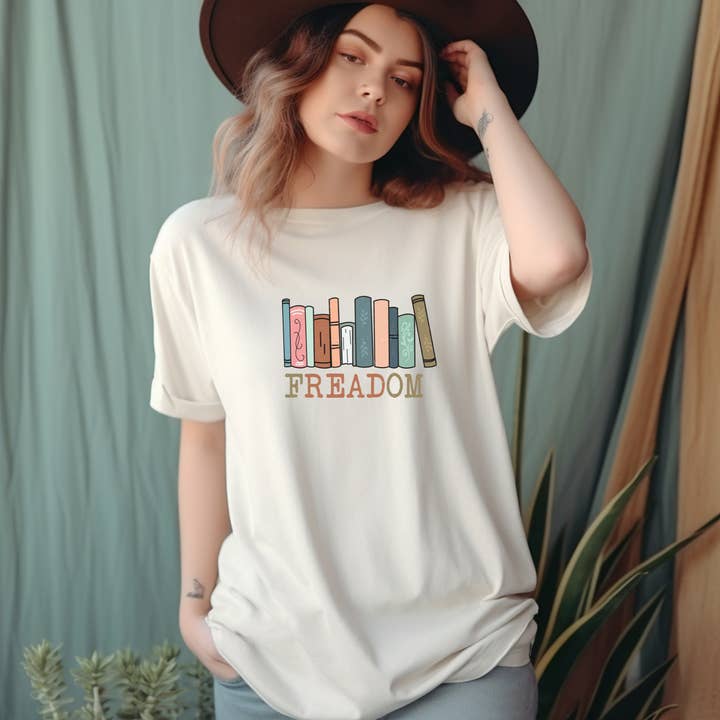 fREADdom t-shirt för wholesale av Fiction and Fibre