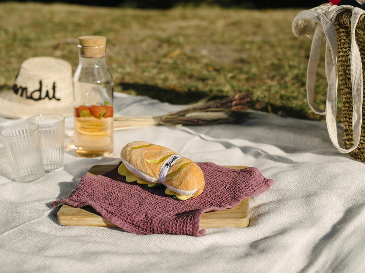 French Bandit - Wholesale Pet Plush Toy - Dog - SANDWICH TOY1