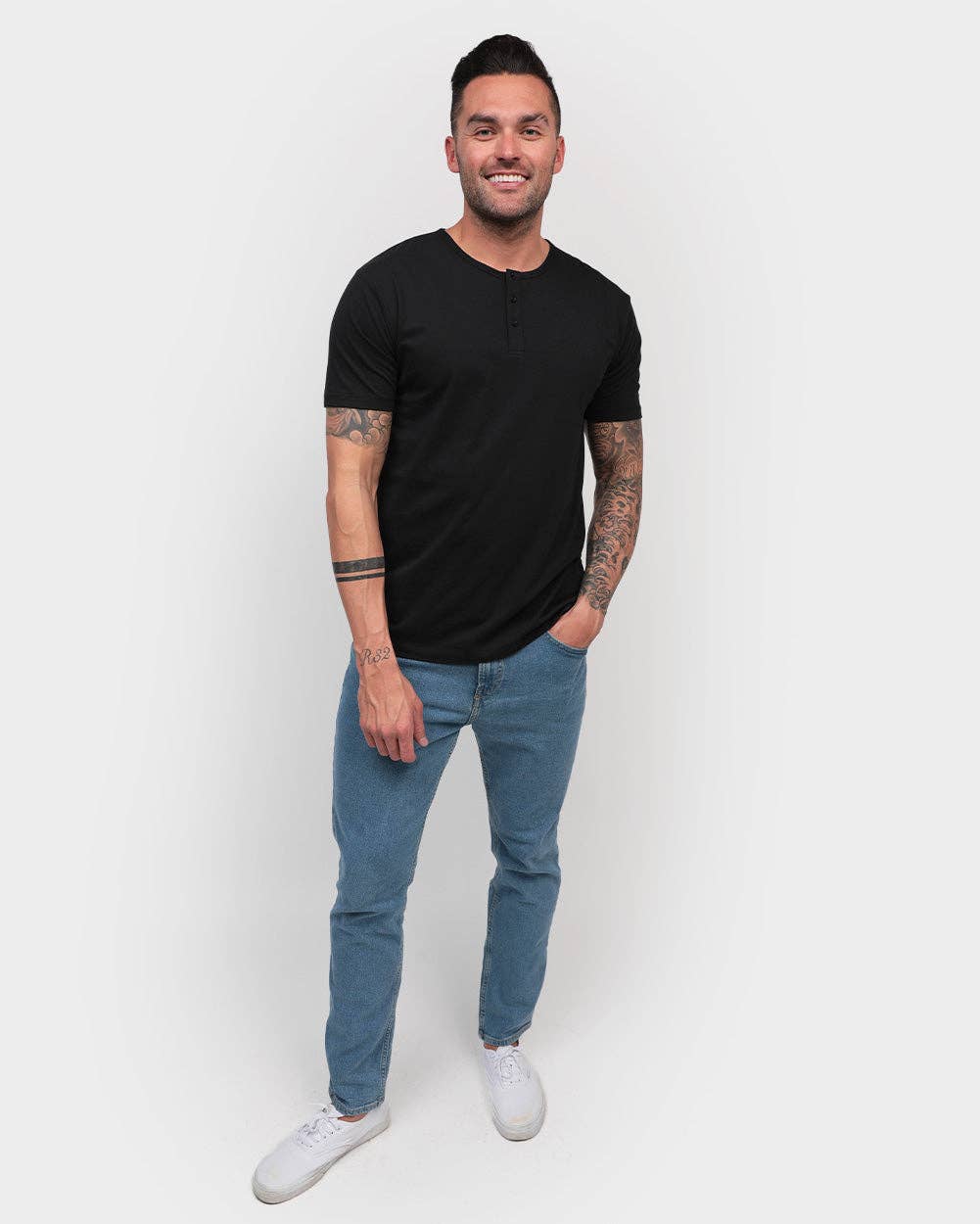 INTO THE AM – Engroshandel T-shirt – til mænd – Herre T-shirt med korte ærmer og henley-udskæring12