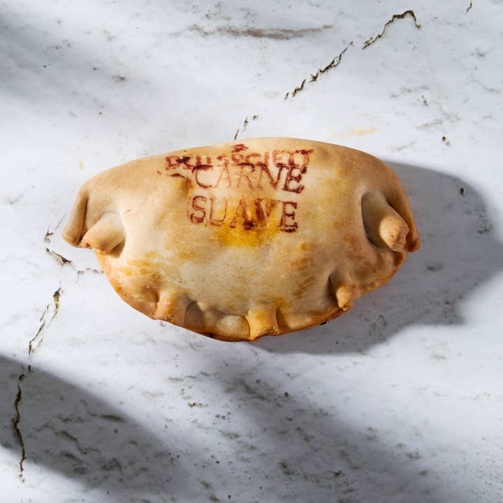 The Deli Society - Venta al por mayor Comida preparada de larga conservación - Empanada de ternera tradicional ~ 100 g