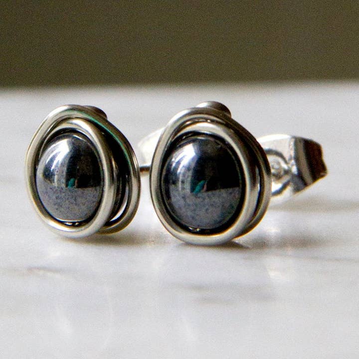 Sleek Gunmetal Silber Ohrstecker Draht umwickelt in Silber für den Großhandel von The Jovi Lyne Collection