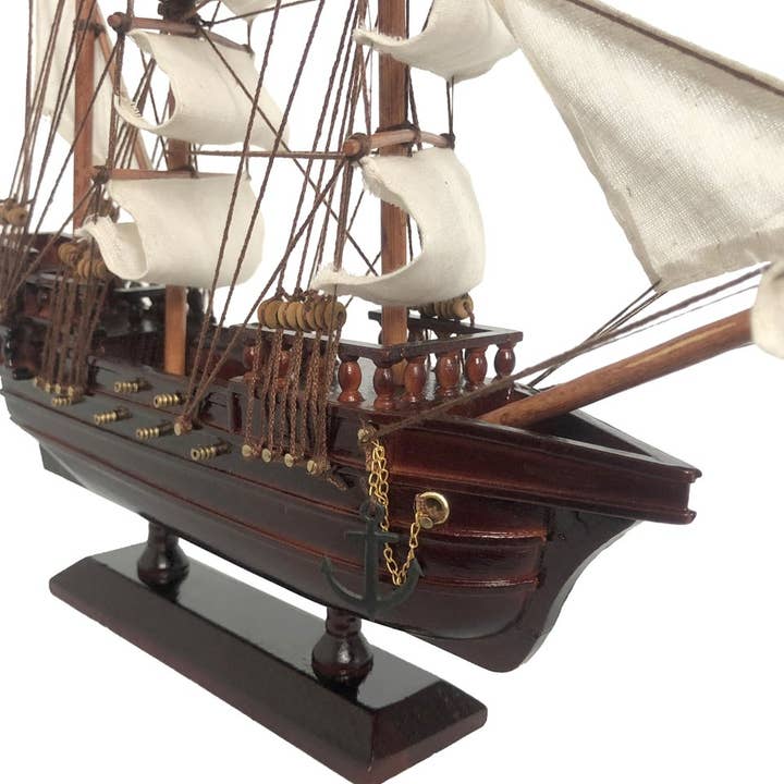 Hampton Nautical - Vente Décorations de table - Capitaine Kidd's Adventure Galley en bois White Sails Pirate Ship Modèle 20"1