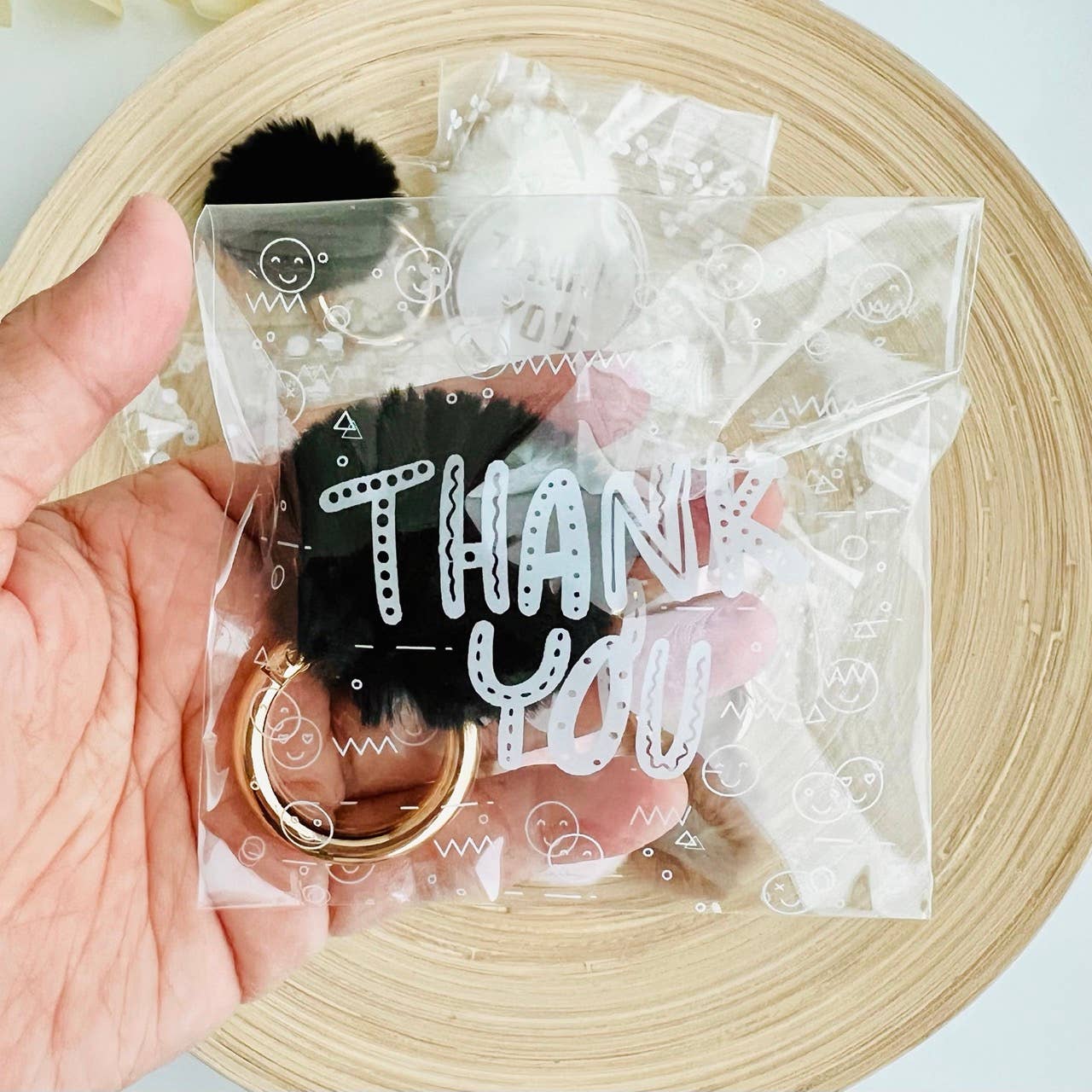 Tiny Gift Society – wholesale Nyckelringar - Dam – Pom Pom Furry Pouf Mini Nyckelring Tack Gåva5