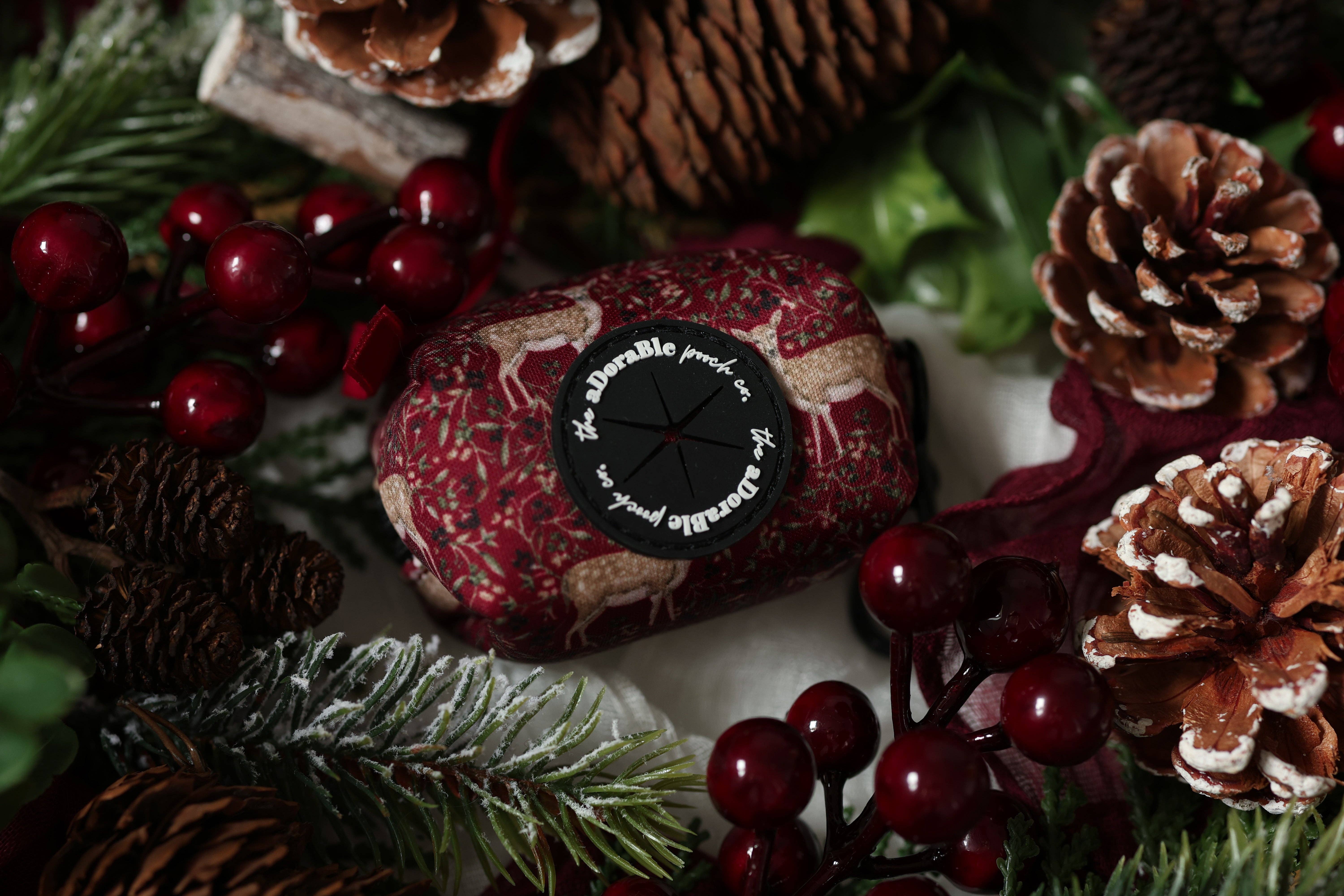 The aDoraBle Pooch Company – wholesale Bajspåseautomat – Hundbajspåsehållare - Vinterkid1