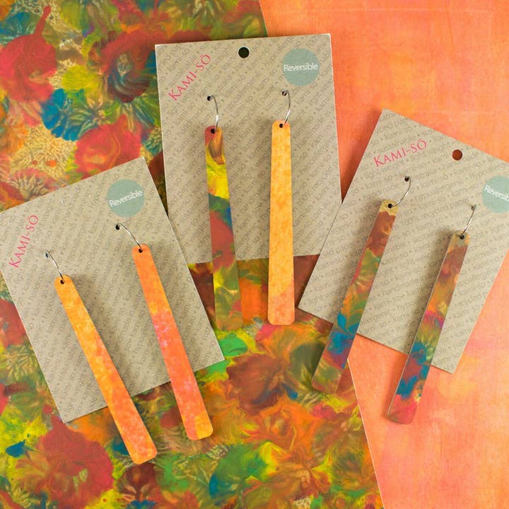 Orecchini reversibili in carta riciclata a pagaia - Arancione/Multicolore scuro per la vendita all'ingrosso da parte di Kami-so