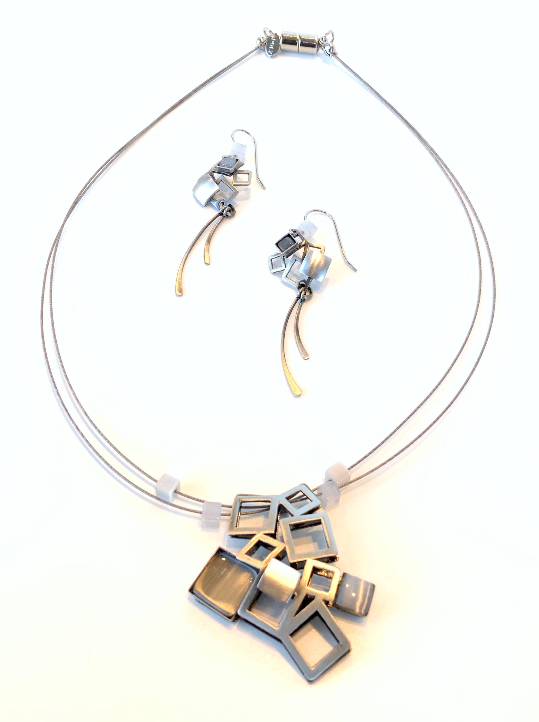 Christophe Poly / Crono Design - Vente Parures de bijoux - ENSEMBLES Préemballés (DFY1) - 6xColliers17'' & Ensembles d'Oreilles & Présentoirs Gratuits26