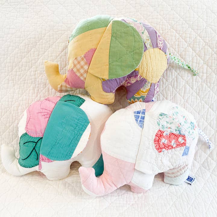 Kuscheldecke mit Elefantenmotiv im Vintage-Stil — verschiedene Quilts für den Großhandel von Dellwood Designs