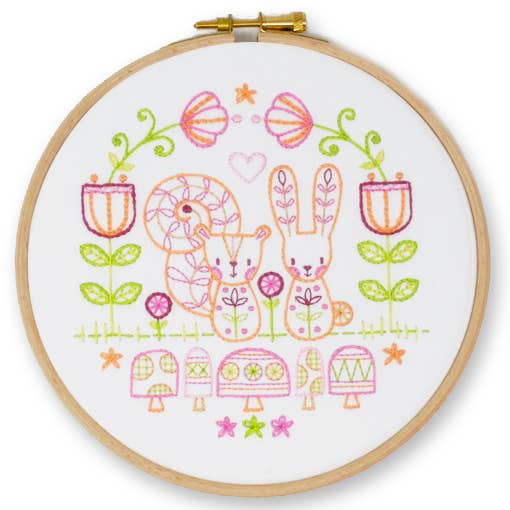 Mon kit de broderie - Woodland Magic pour la vente par Creative World of Crafts