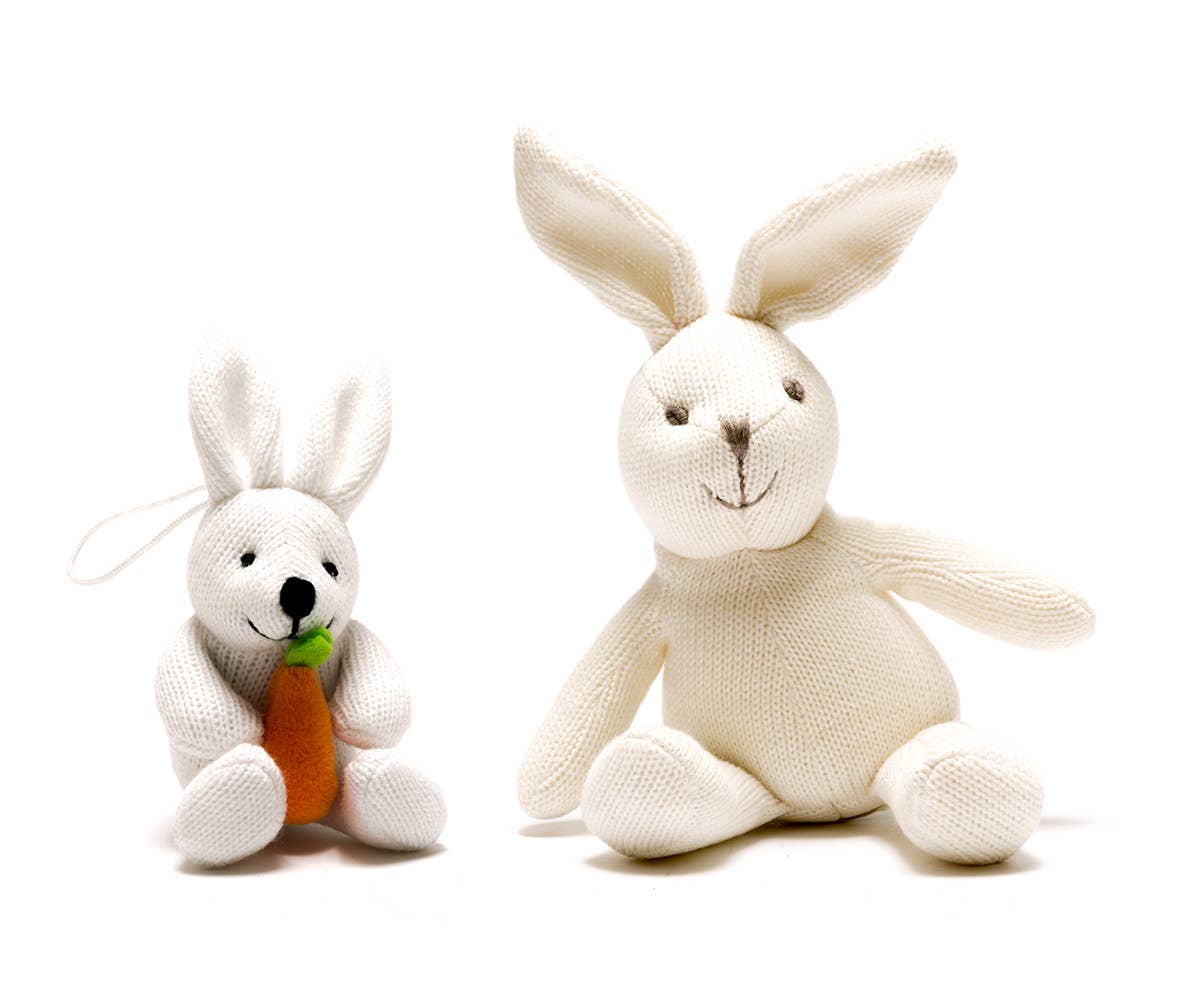 Best Years Ltd – wholesale Prydnad – Stickad vit kanin + morot hängande dekoration2