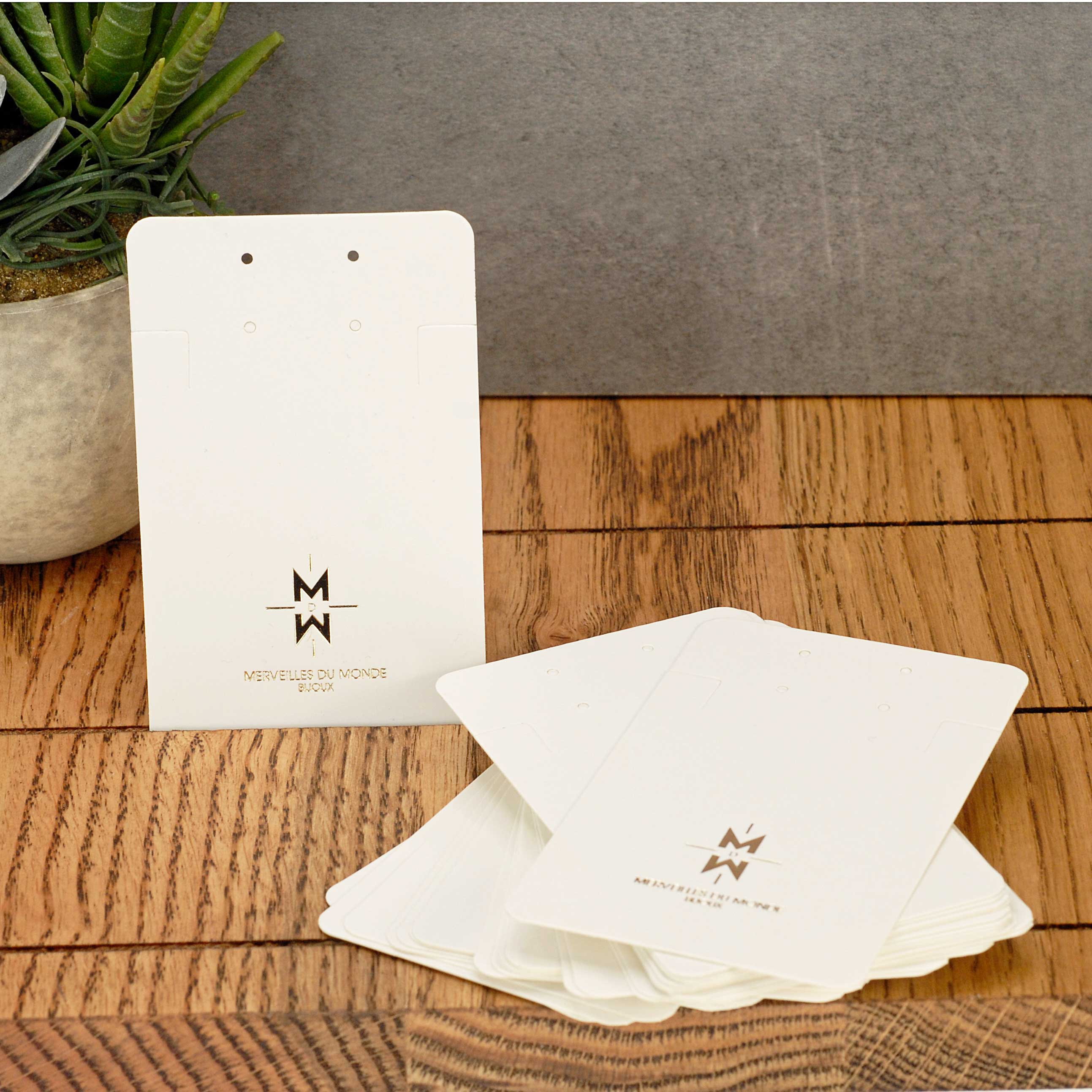 Merveilles du Monde – Engroshandel Hængeøreringe og creoløreringe – Trædisplay til smykker med kortlommer3