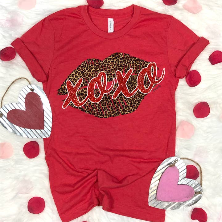 T-shirt sérigraphié de qualité supérieure pour femmes X0X0 pour la vente par Anagails