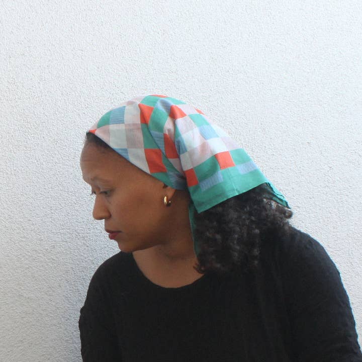 Sjaal in Bauhaus-stijl voor dames van gerecycled chiffon met groene rand voor wholesale door Emma Make