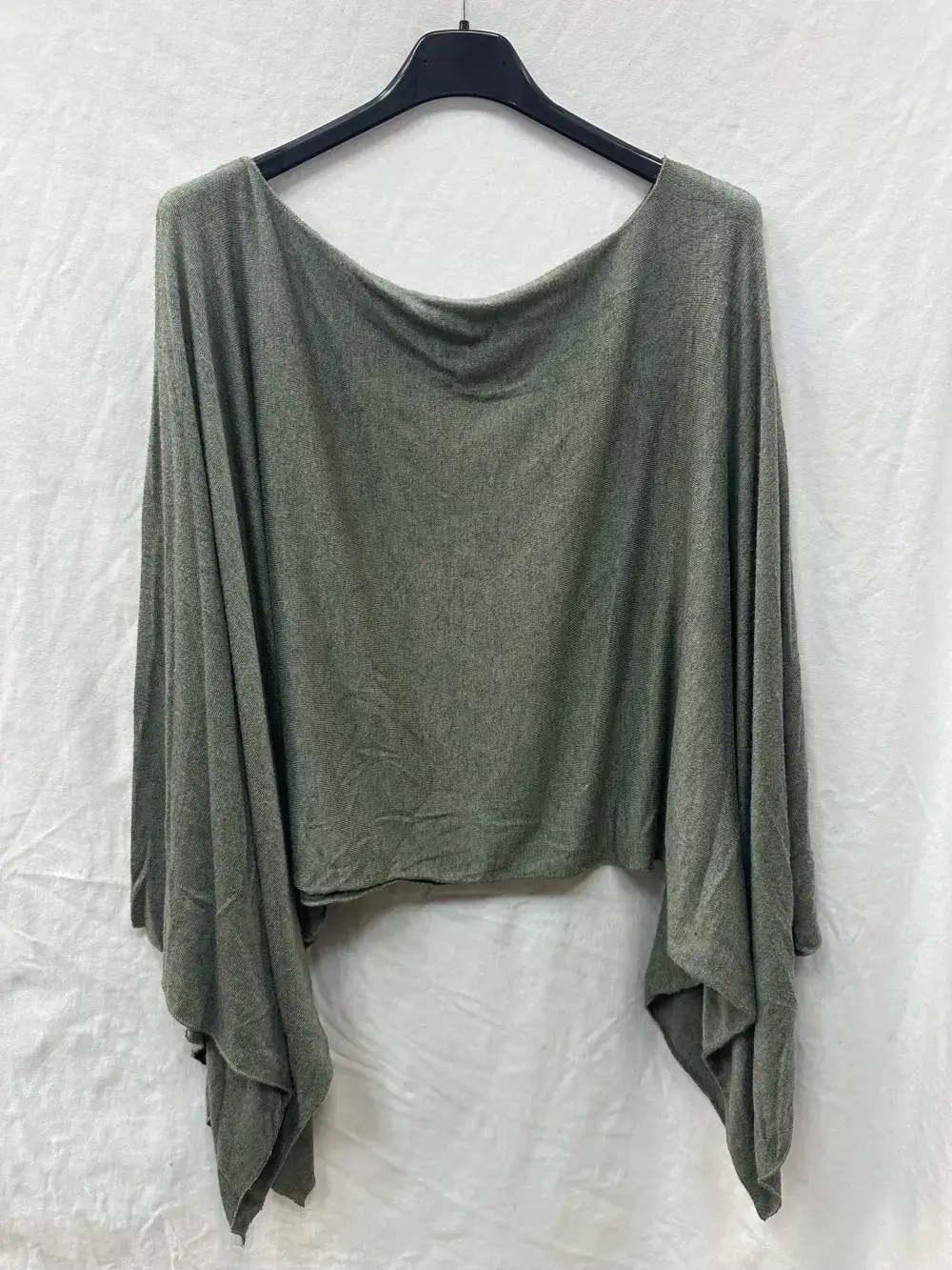 Mimi & Gogo - Wholesale Poncho - Women's - Fine Knit Poncho with Side Slit5