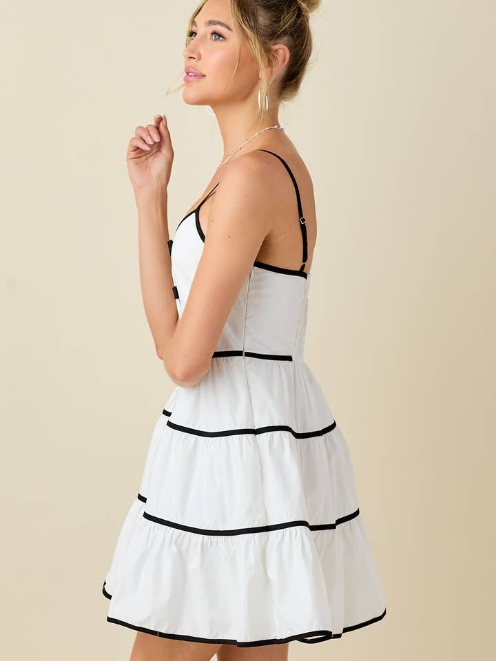 VIT/SVART Cami miniklänning med kontrastband för wholesale på Faire11