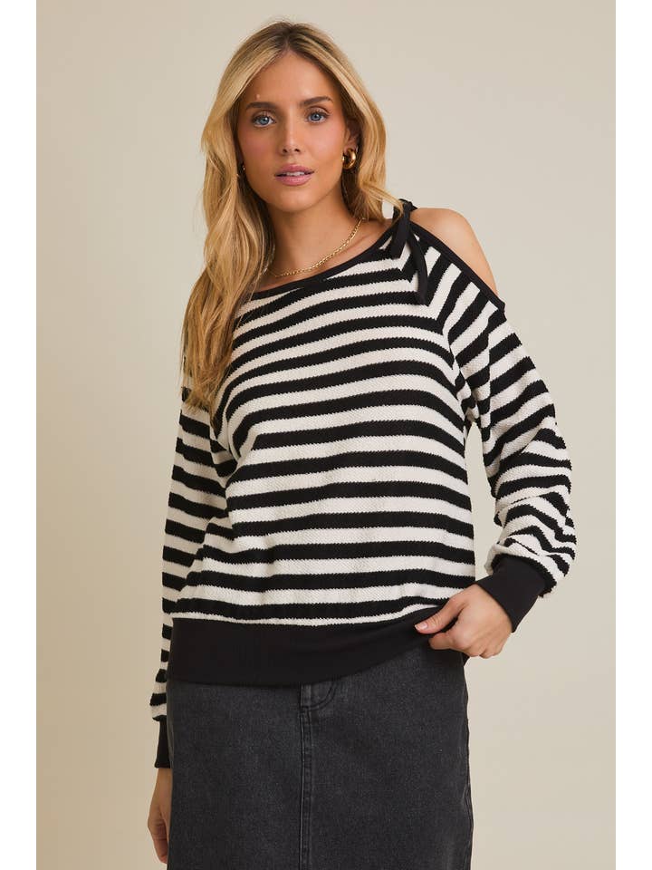 RAYURE BLANC-NOIR Haut à rayures à manches longues avec découpe à l'épaule et col rond. en vente sur Faire1