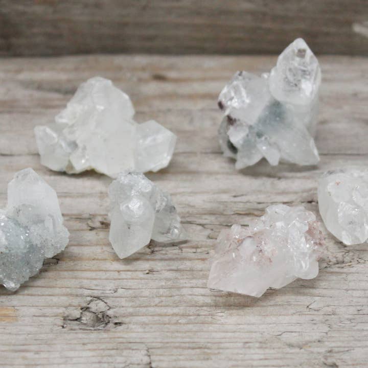 AWGifts Europe - Wholesale Spiritual Stone/Crystal - MinSp-01 - White Apophylite Clusters 20-30mm2