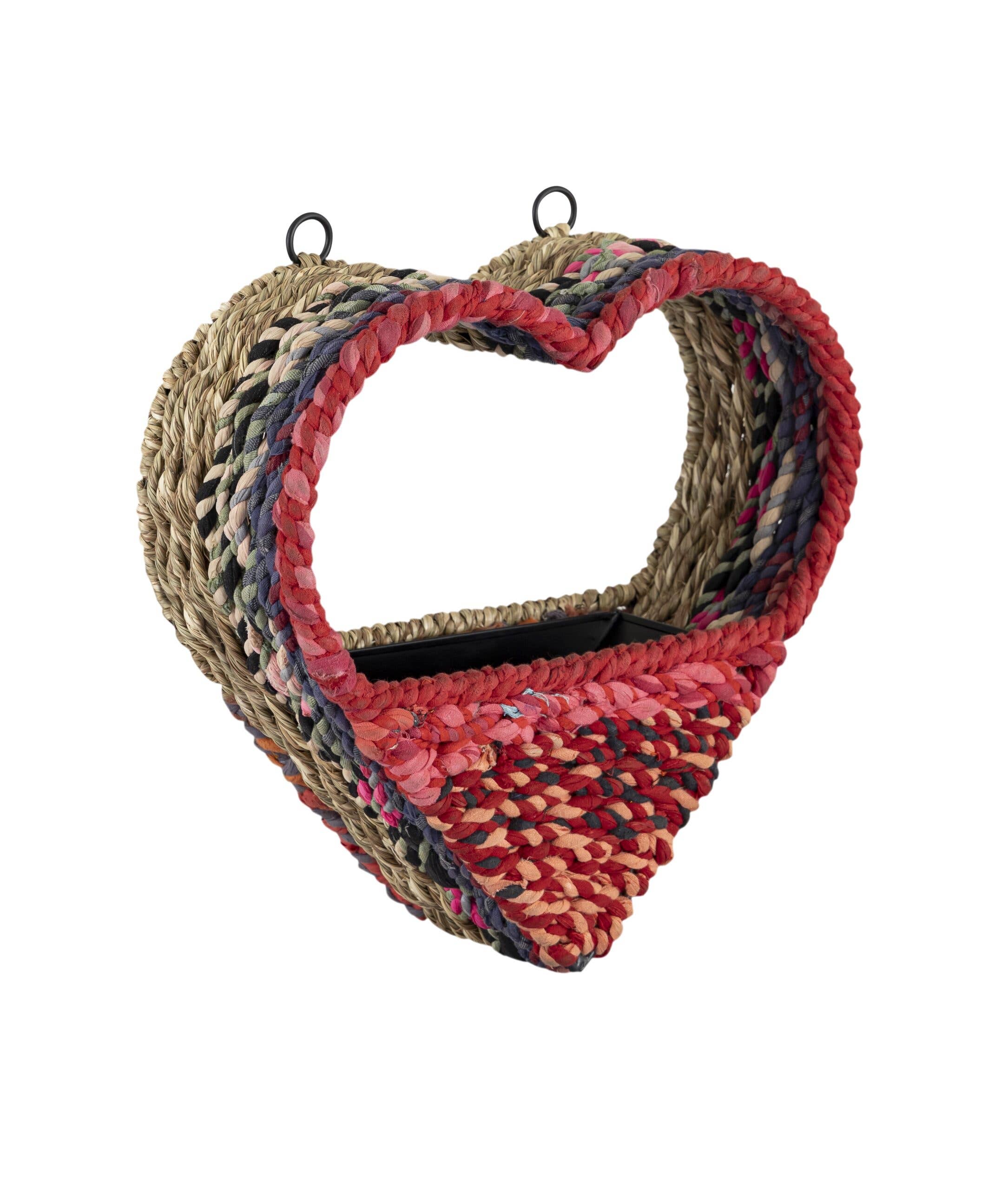 Jardinopia UK – wholesale Bird feeder – Munja And Reclaimed Sari Fabric Heart Wall Bird Feeder0