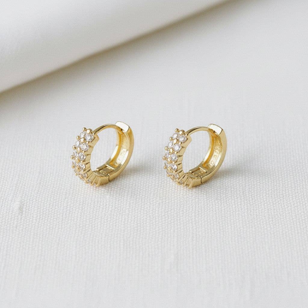 Ellemadera – wholesale Huggieörhängen – Vintageinspirerade huggie-hoop-örhängen med kubisk zirkonia1