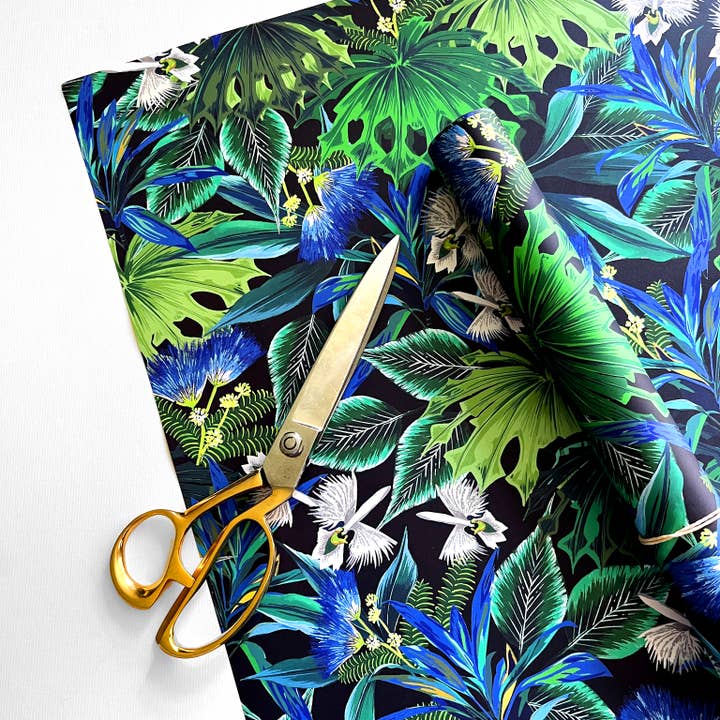 Majorelle Geschenkpapier mit tropischen Blättern, 700 x 500 mm für den Großhandel von Katie Clement Illustration