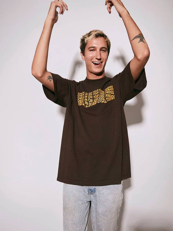 Enregistrez-vous avec votre t-shirt Cool Friends pour la vente par Season of Sunday