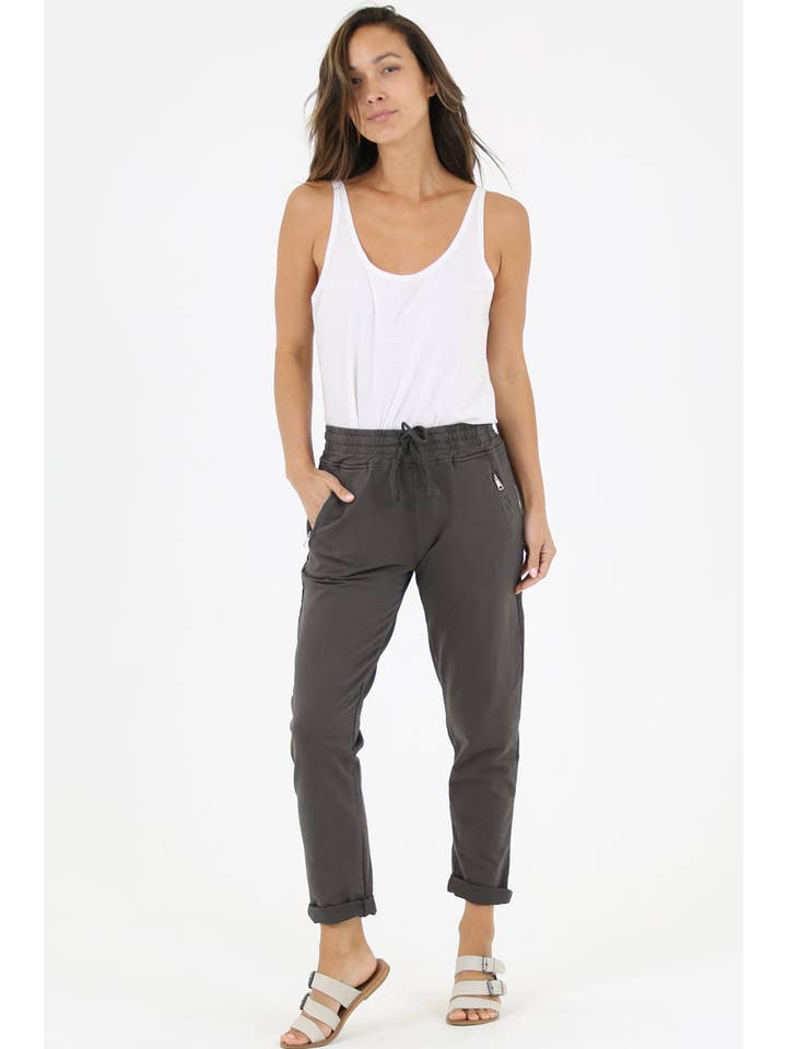 Nostalgia - Vente Pantalon d'intérieur/de jogging – femme - JOGG DE JOGGING EN TISSU ÉPONGE NP746-ASIS AVEC LIEN À NOUER SUR LE DEVANT ET POCHE ZIPPÉE1