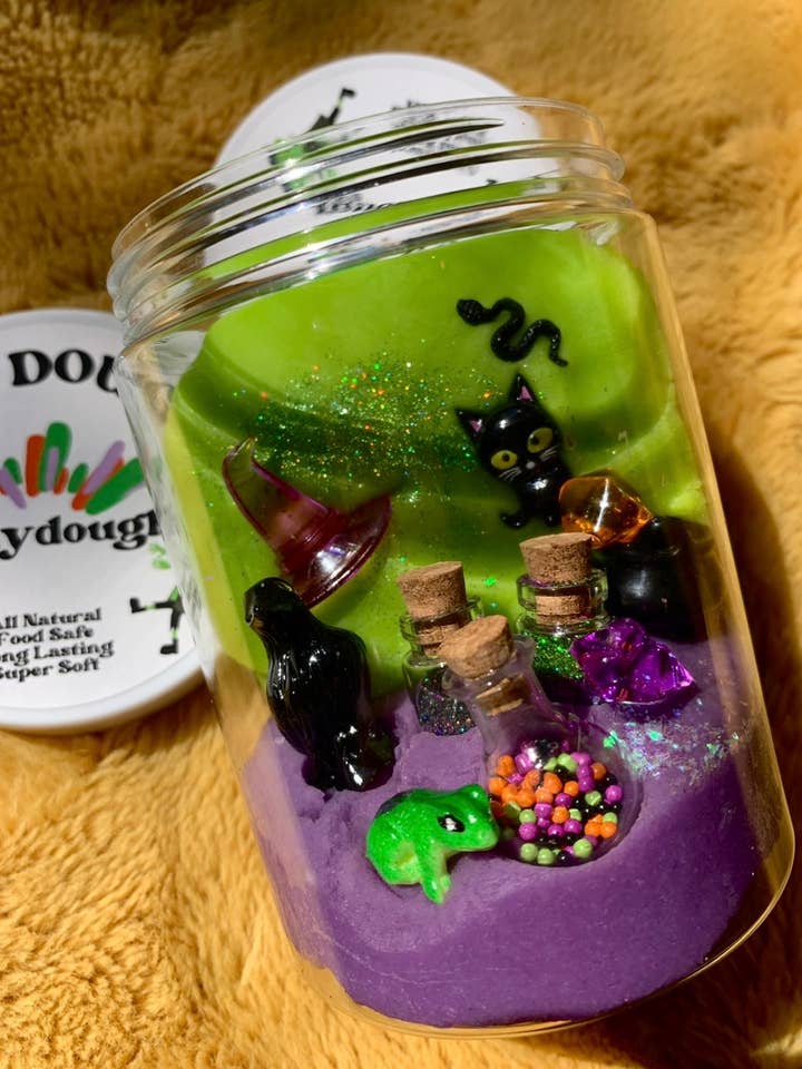 Kit de pâte à modeler Witches Brew pour la vente par HEY Dough Playdough