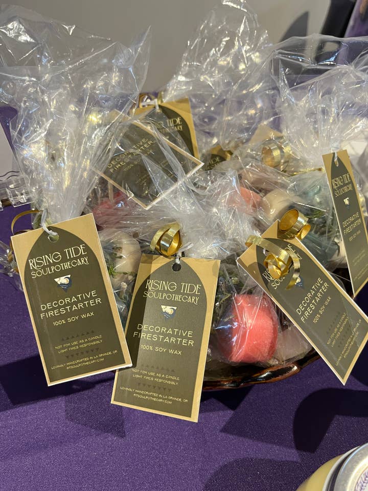 Allume-feu décoratif pour la vente par Rising Tide Soulpothecary