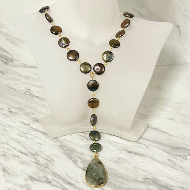 Møntperlehalskæde med vedhæng af ædelstensdråbe for engroshandel hos Anita K By Blushing Pink