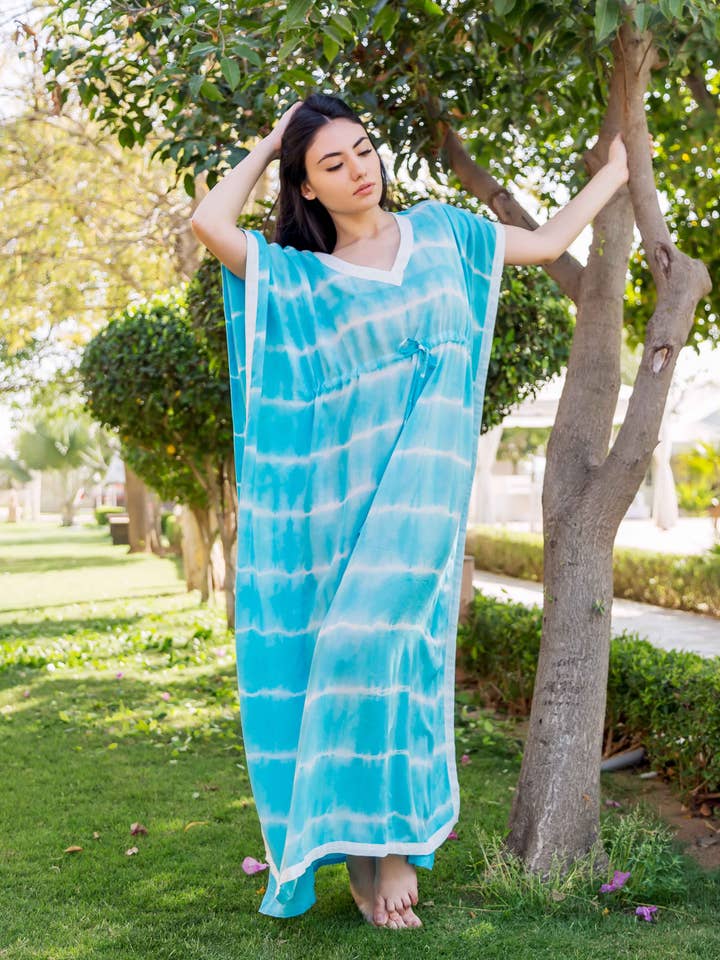 Oceanic Breeze Tie-Dye Kaftan för wholesale av Offtheory