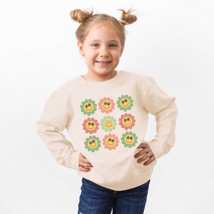 Smiley-blomster med solbriller | Ultra-blød grafisk sweatshirt til unge for engroshandel hos The Juniper Shop Wholesale