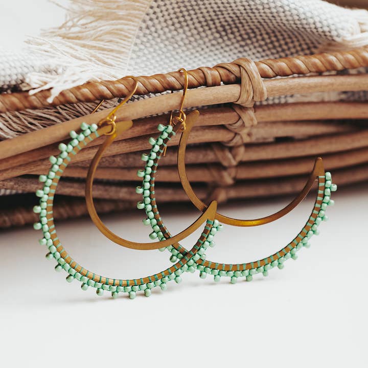 Beaded Earrings, Moon Earrings för wholesale av Magnolia & Clover