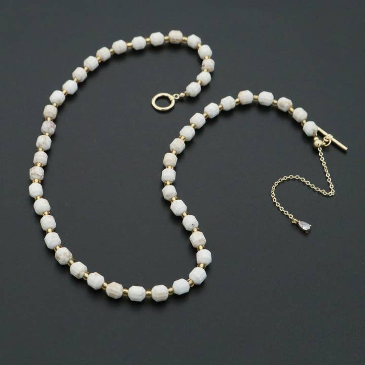 Collier ras du cou en perles de pierre gemme naturelle Howlite blanche de 5,5 mm, 16,5 pouces avec fermoirs à bascule | Prix de liquidation WA-254 pour la vente par Aim Eternal