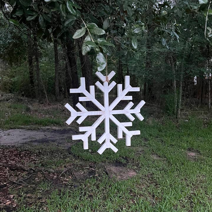 Brayden and Brooks - Wholesale Christmas Decoration - Wooden Snowflake1