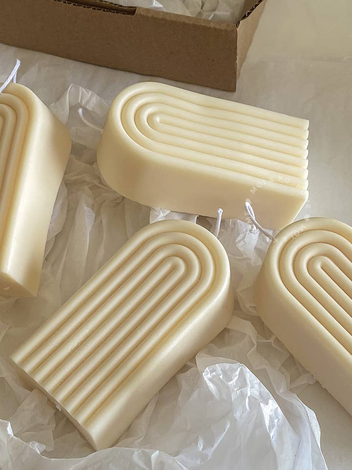 Regenbogenkerze | Dekorative Sojakerzen-Skulptur für den Großhandel von MOI AND KO