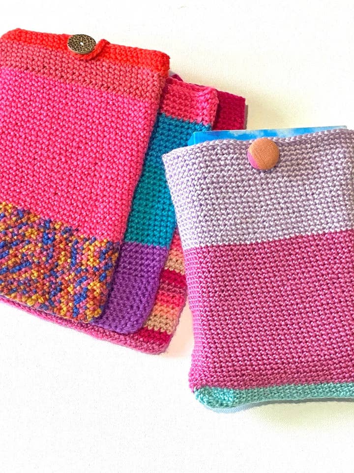 Funda de Crochet a Rayas Hecha a Mano para Libro/Minitableta para venta al por mayor de Studio Khira