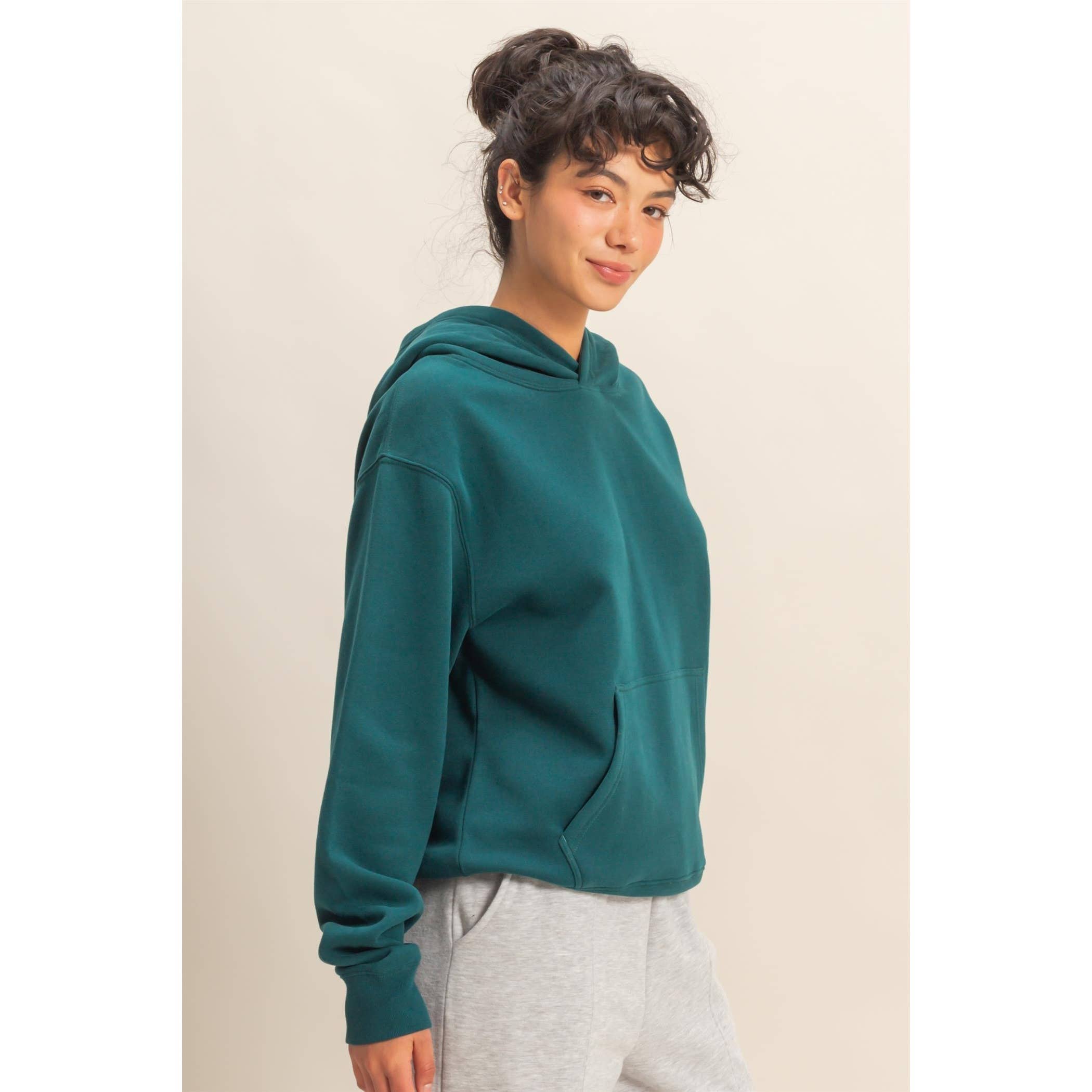 HYFVE – Hoodie – Mulher por atacado – Camisola de Conforto Essencial com Bolso Canguru20