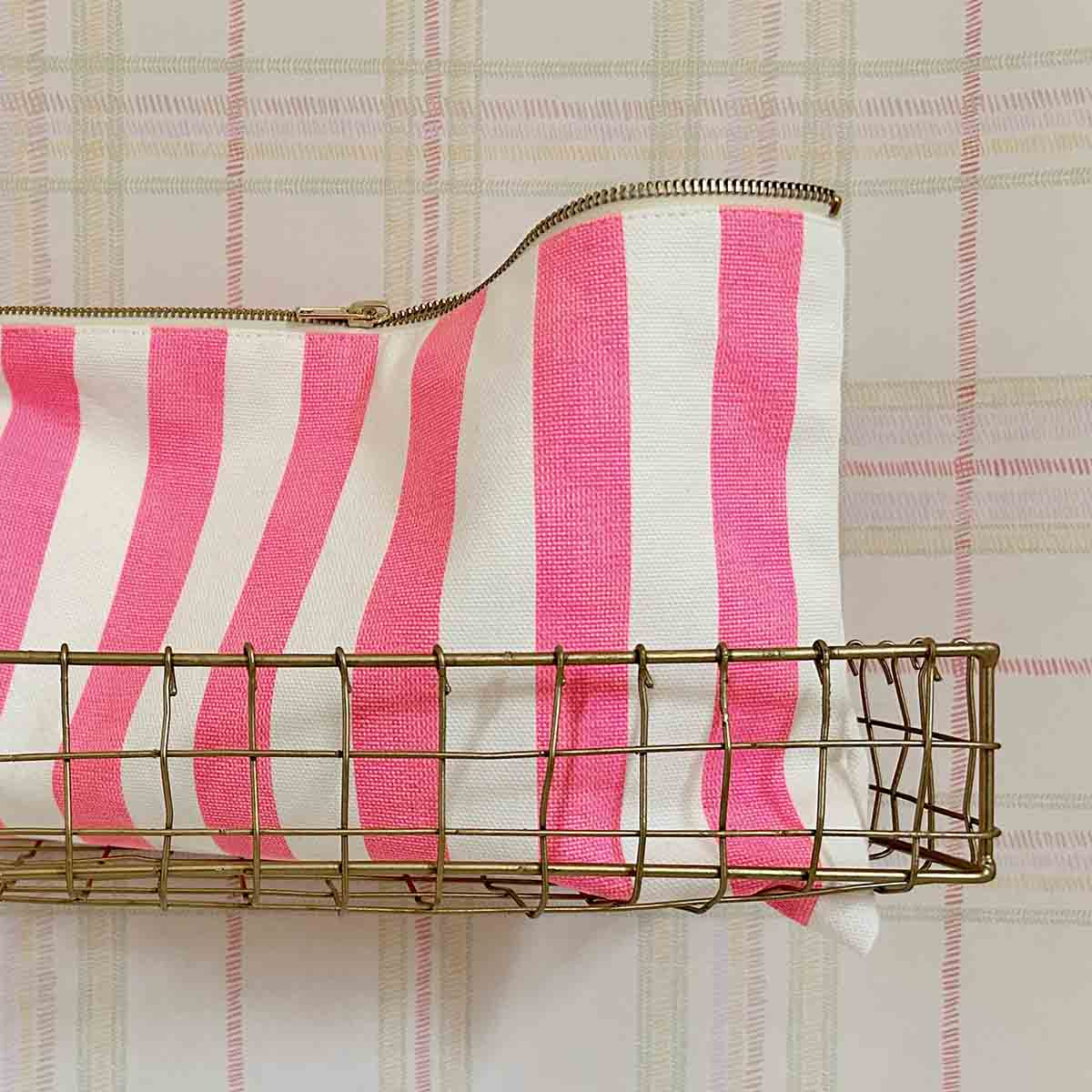LILI FLAT POUCH STRIPES NEON PINK for wholesale on Faire2