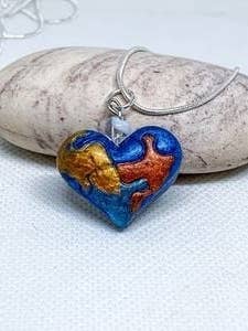 Collier coeur puzzle sensibilisation à l'autisme pour la vente par Vivian Treasury