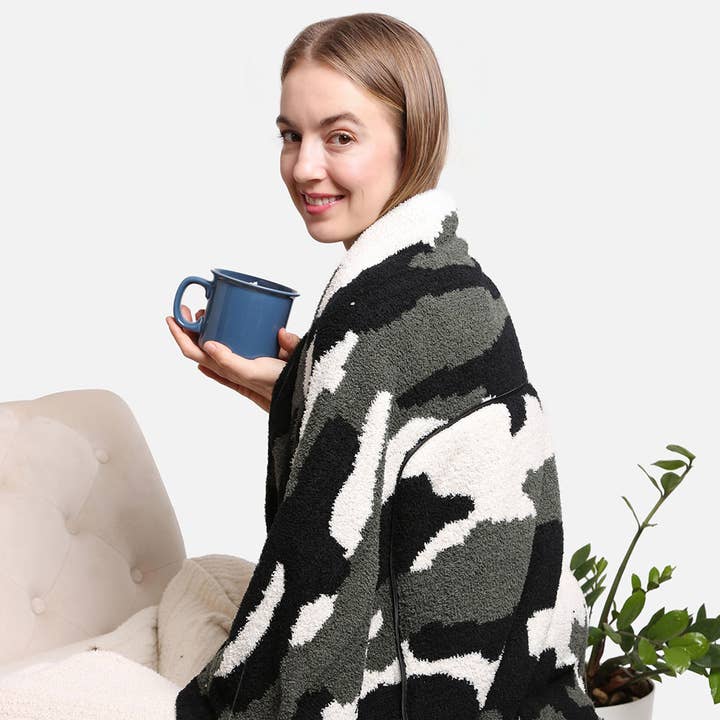 Fashion City - Wholesale Throw Blanket - 2 In 1 Camouflage Print Throw Blanket & Pillow1