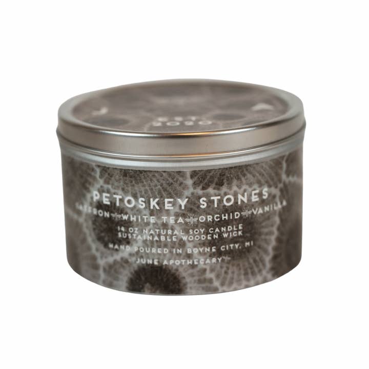 June Apothicarie - Vente Bougies de voyage - Bougie en étain Petoskey Stones® Wooden Wick 11 oz - Michigan1