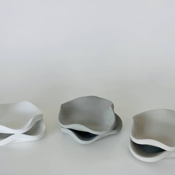 MitMo Studio - Wholesale Jewelry Dish - Wavy Concrete Trinket Dish1