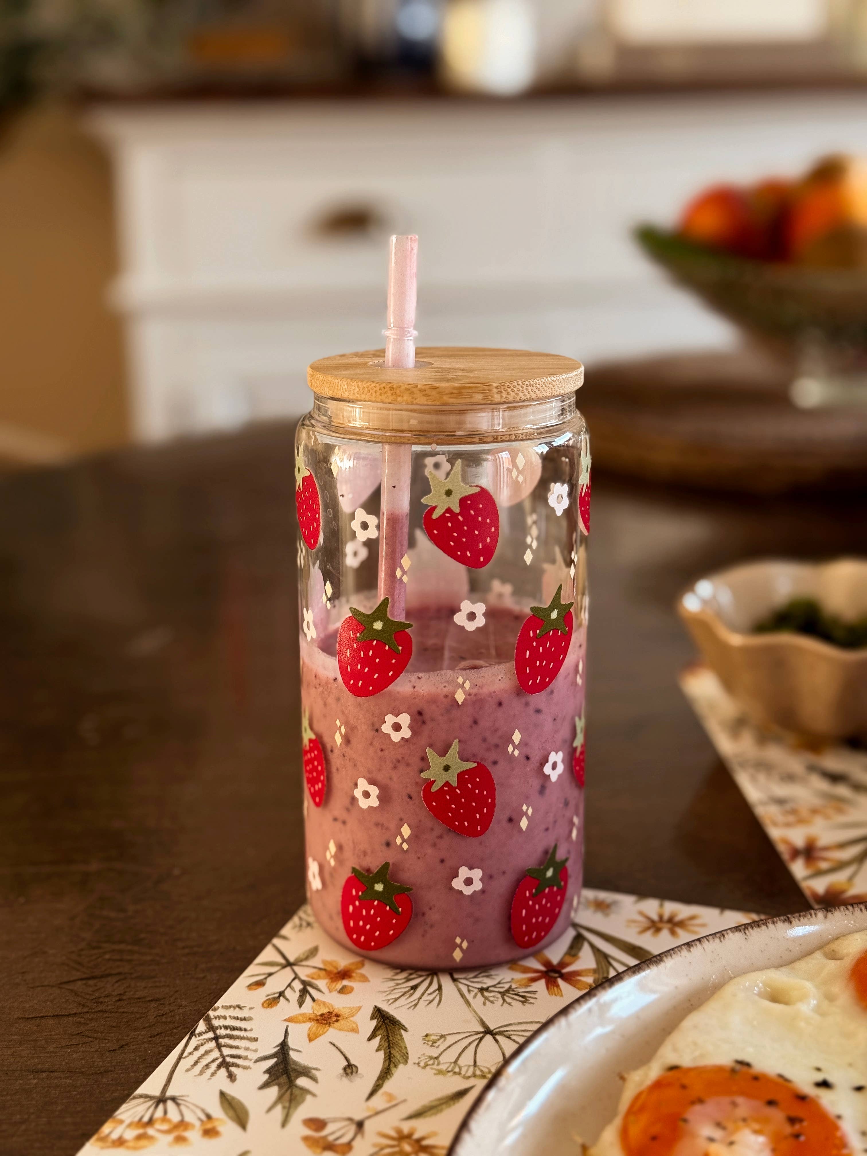 the cute cloud - Wholesale Drinking Glass/Cup - Glass Tumbler Strawberries Dishwasher Safe 550ml Lid & Straw0