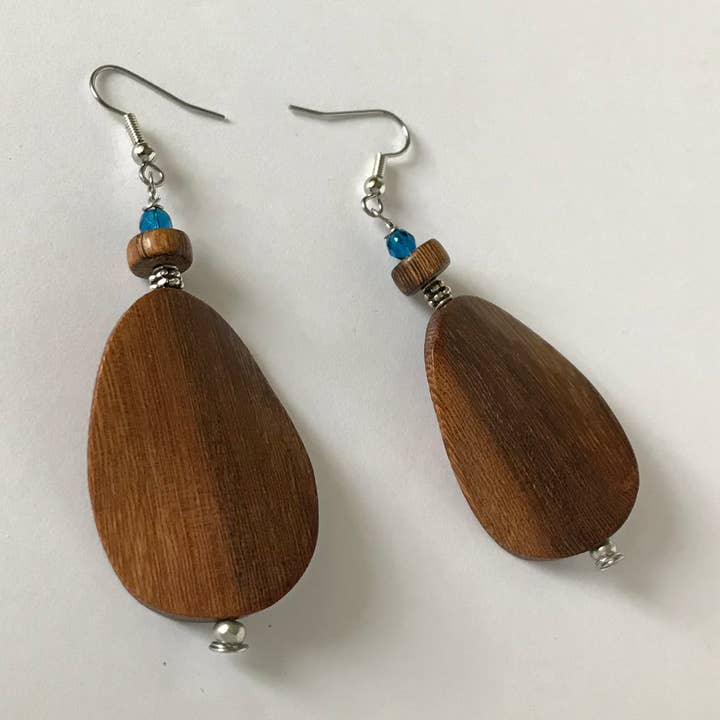 Orecchini «Ania» in legno robles per la vendita all'ingrosso da parte di Mary Lindseth Art