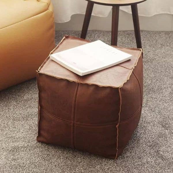 Leatherooze – Großhandel Pouf – 18 Zoll ungefüllter Pouf Ottoman aus Kunstleder Pouffe1